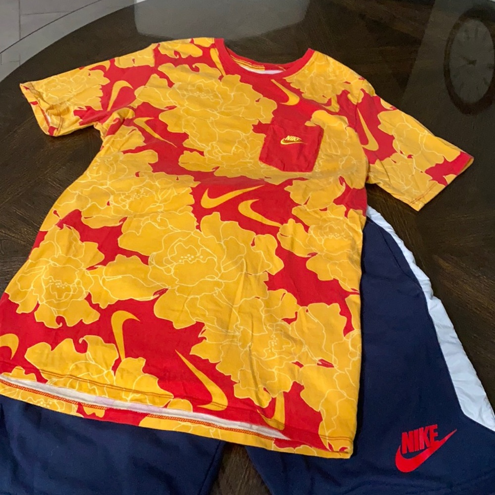 Men’s Nike Shorts and T-shirt